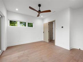 1502  Holly Avenue , Dallas Texas 75204