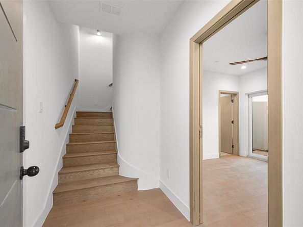 1502  Holly Avenue , Dallas Texas 75204