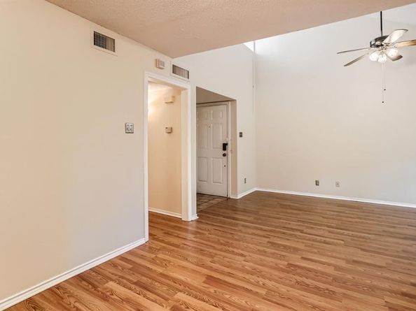 16301  Ledgemont Lane  257, Addison Texas 75001