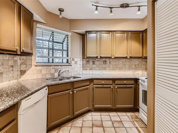 16301  Ledgemont Lane  257, Addison Texas 75001