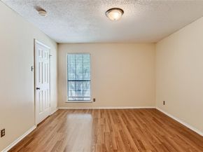16301  Ledgemont Lane  257, Addison Texas 75001