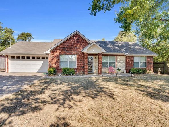 412 W 3rd Street , Kennedale Texas 76060
