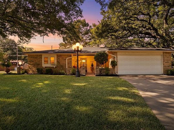 3905  Firethorn Drive , Arlington Texas 76017