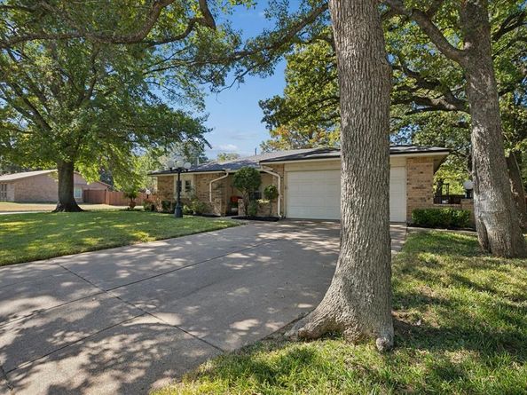 3905  Firethorn Drive , Arlington Texas 76017