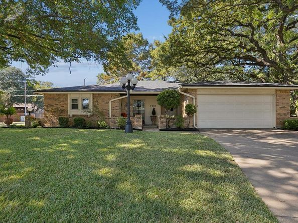 3905  Firethorn Drive , Arlington Texas 76017