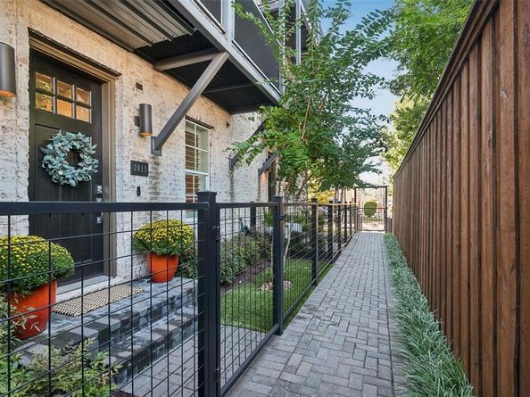 2815  Lynlock Court , Dallas Texas 75219