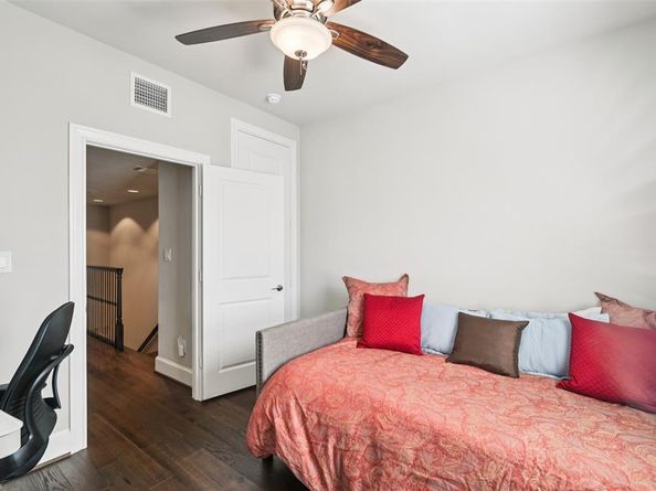 2815  Lynlock Court , Dallas Texas 75219