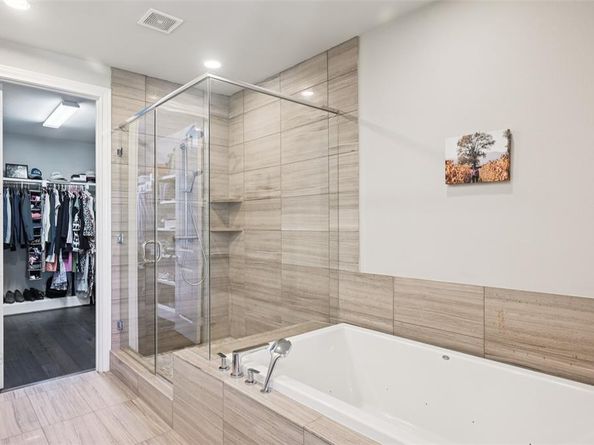 2815  Lynlock Court , Dallas Texas 75219