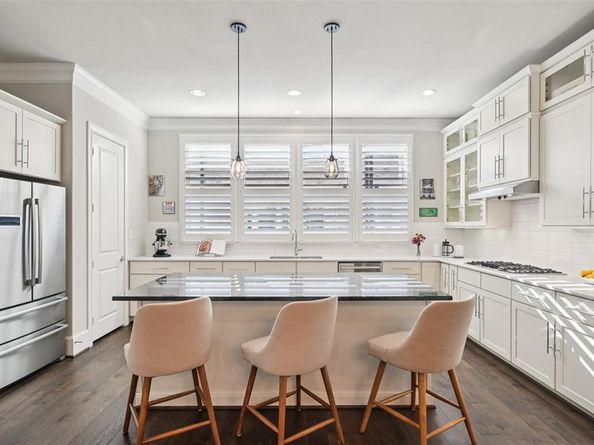 2815  Lynlock Court , Dallas Texas 75219