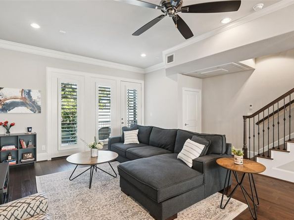 2815  Lynlock Court , Dallas Texas 75219