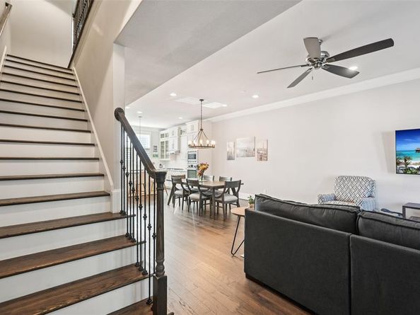 2815  Lynlock Court , Dallas Texas 75219