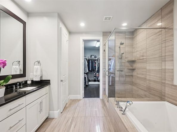 2815  Lynlock Court , Dallas Texas 75219