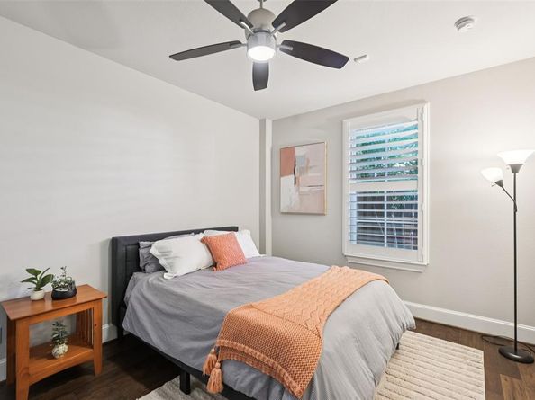 2815  Lynlock Court , Dallas Texas 75219