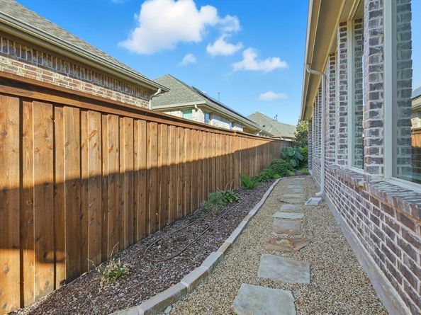 4826  Forest Crest Parkway , Arlington Texas 76005