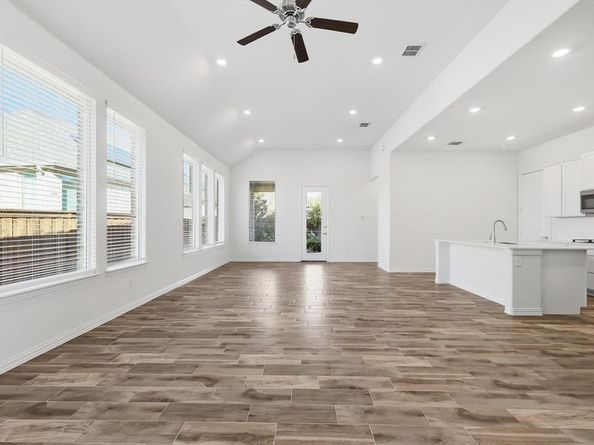 4826  Forest Crest Parkway , Arlington Texas 76005