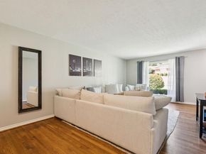 2552  El Cerrito Drive , Dallas Texas 75228