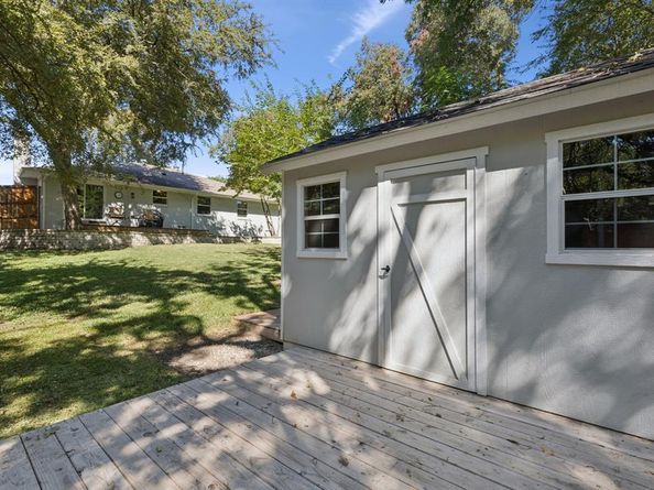 2552  El Cerrito Drive , Dallas Texas 75228