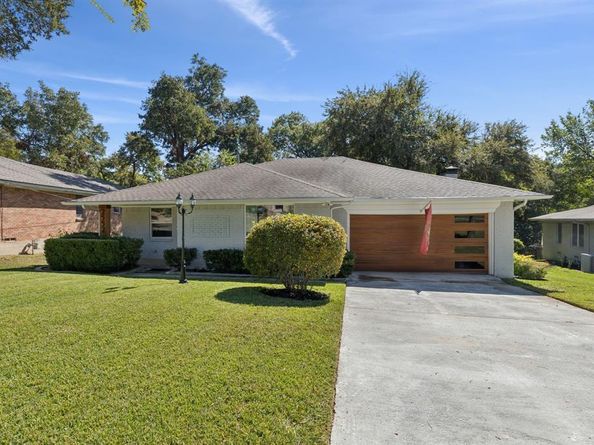 2552  El Cerrito Drive , Dallas Texas 75228