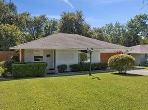 2552  El Cerrito Drive , Dallas Texas 75228