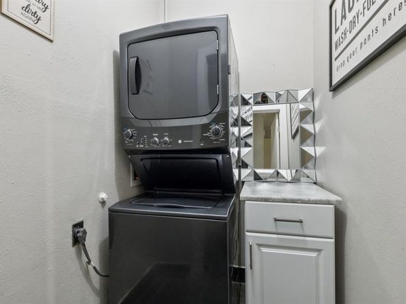 2552  El Cerrito Drive , Dallas Texas 75228