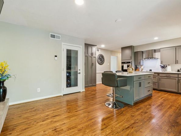 2552  El Cerrito Drive , Dallas Texas 75228