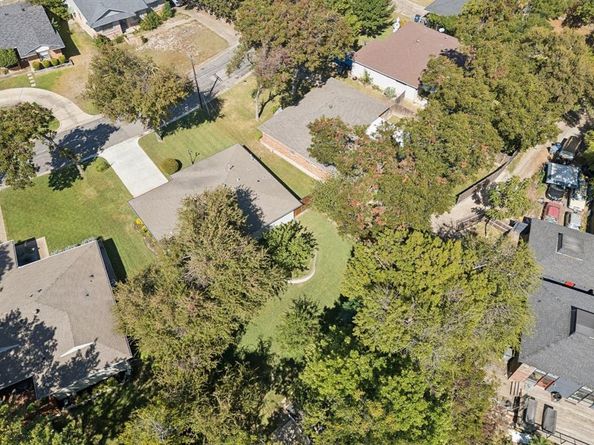 2552  El Cerrito Drive , Dallas Texas 75228