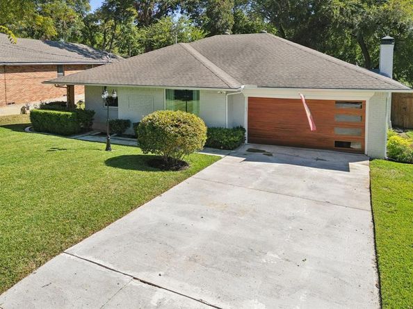 2552  El Cerrito Drive , Dallas Texas 75228