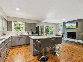 2552  El Cerrito Drive , Dallas Texas 75228