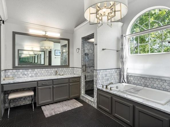 2205  Stanley Avenue , Fort Worth Texas 76110