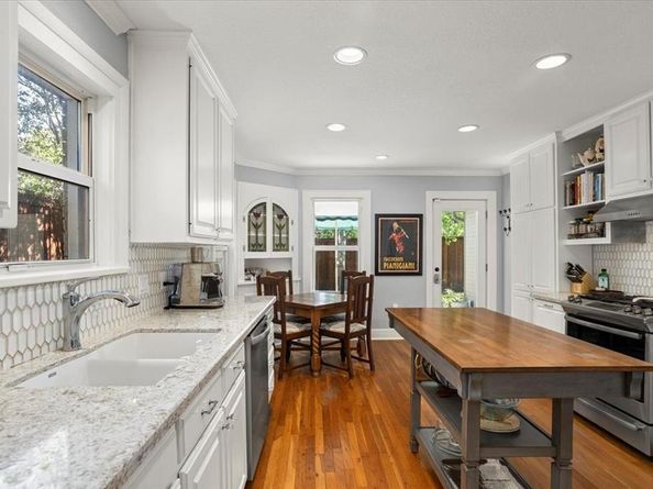 2205  Stanley Avenue , Fort Worth Texas 76110