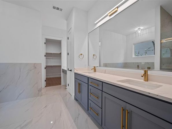 2228  Echo Lake Drive , Dallas Texas 75253