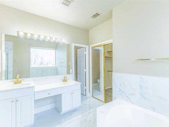 1464  Summerhill Drive , Carrollton Texas 75007