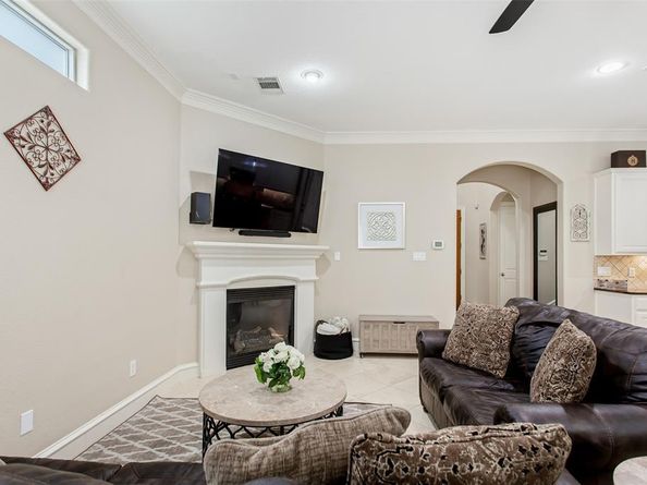 5000  Mission Avenue , Dallas Texas 75206