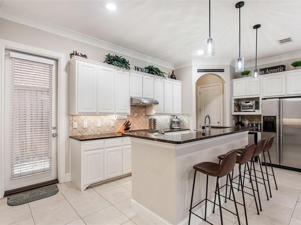 5000  Mission Avenue , Dallas Texas 75206