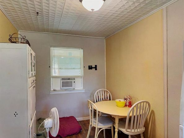 2015  Meadow Lane , Arlington Texas 76010