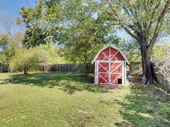 2015  Meadow Lane , Arlington Texas 76010