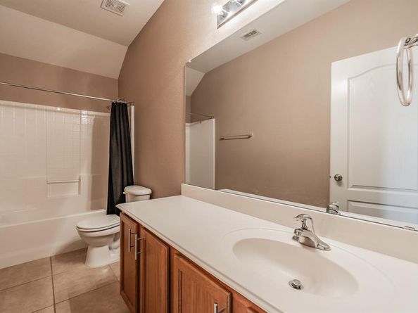 1260  Mountain Air Trail , Fort Worth Texas 76131