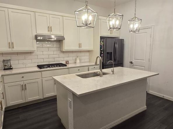 9807  Romo Street , Irving Texas 75063