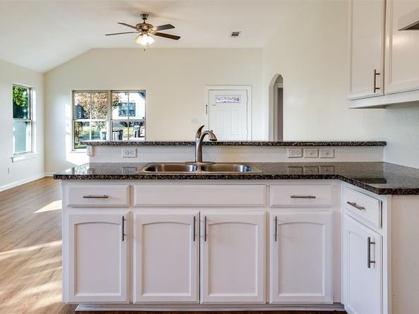 2836  Burchill Road S, Fort Worth Texas 76105