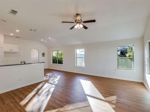 2836  Burchill Road S, Fort Worth Texas 76105