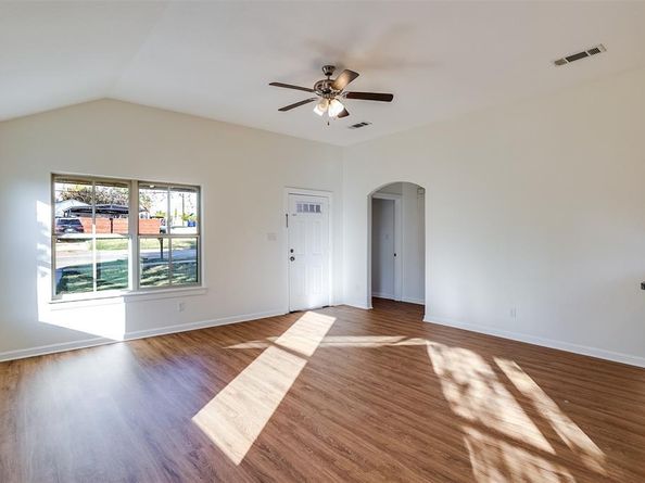 2836  Burchill Road S, Fort Worth Texas 76105