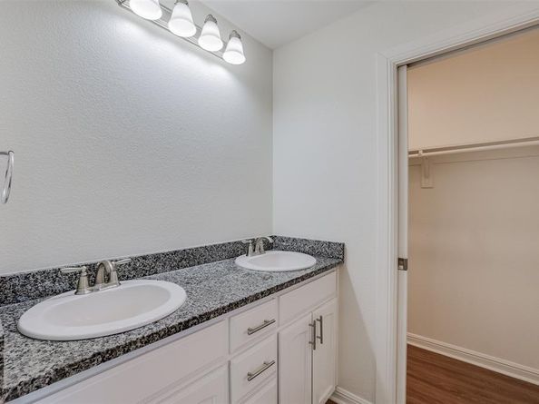 2836  Burchill Road S, Fort Worth Texas 76105