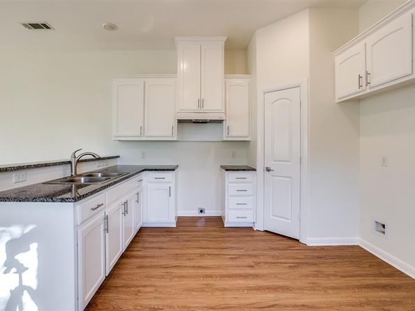 2836  Burchill Road S, Fort Worth Texas 76105