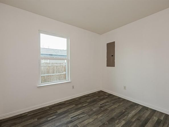 1216 E Powell Avenue , Fort Worth Texas 76104