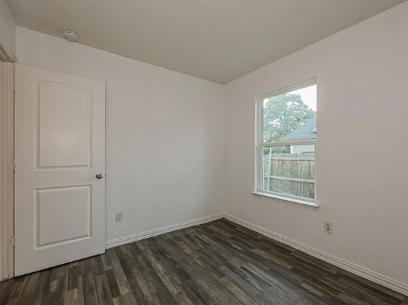 1216 E Powell Avenue , Fort Worth Texas 76104