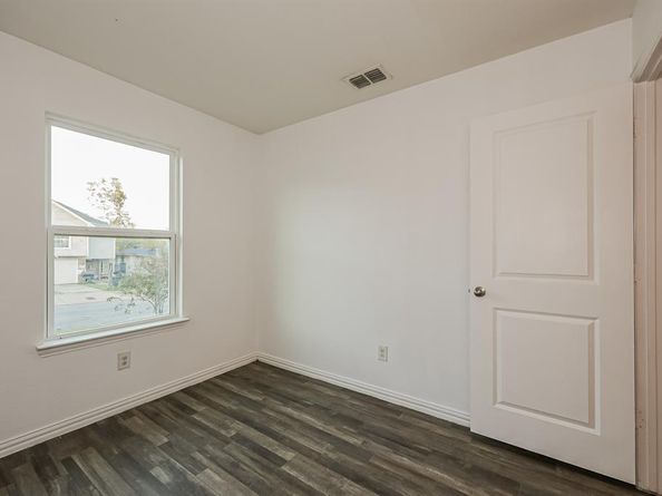 1216 E Powell Avenue , Fort Worth Texas 76104