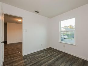 1216 E Powell Avenue , Fort Worth Texas 76104