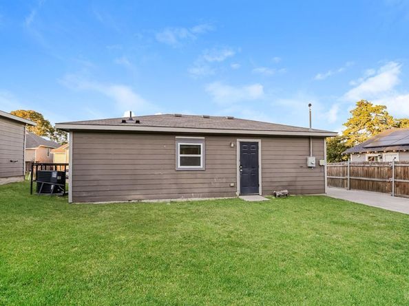 1216 E Powell Avenue , Fort Worth Texas 76104