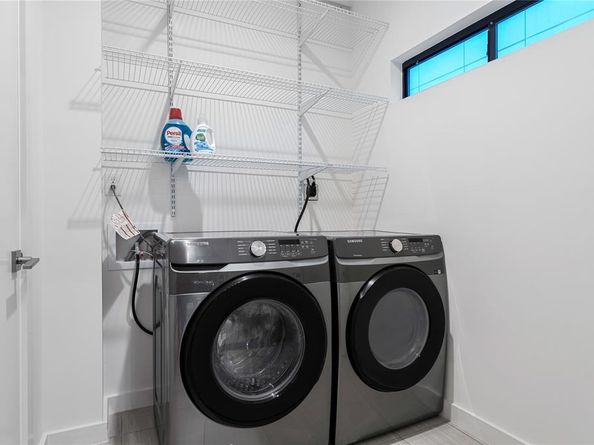 1002  Mobile Street  1, Dallas Texas 75208