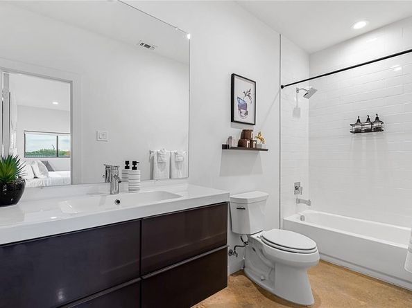 1002  Mobile Street  1, Dallas Texas 75208